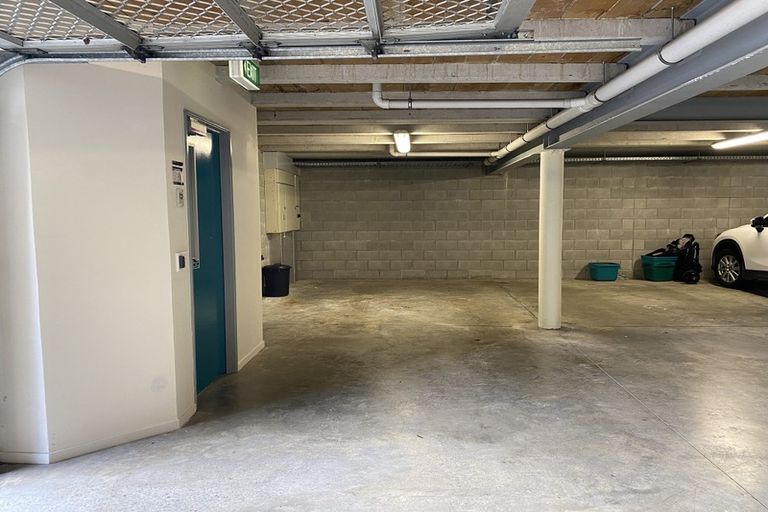 Photo of property in 50b Hawker Street, Mount Victoria, Wellington, 6011