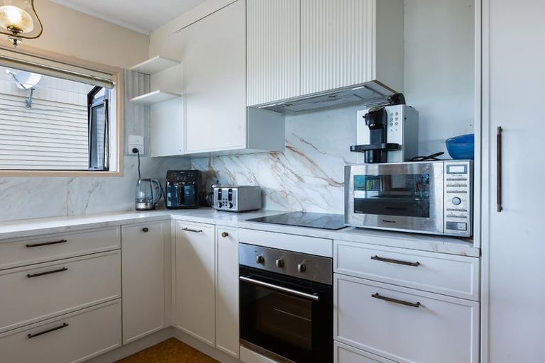 Photo of property in 20 Leslie Road, Cable Bay, 0420