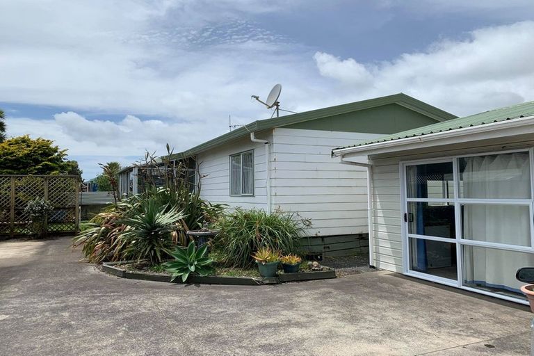 Photo of property in 2/5 Rainsford Street, Moturoa, New Plymouth, 4310