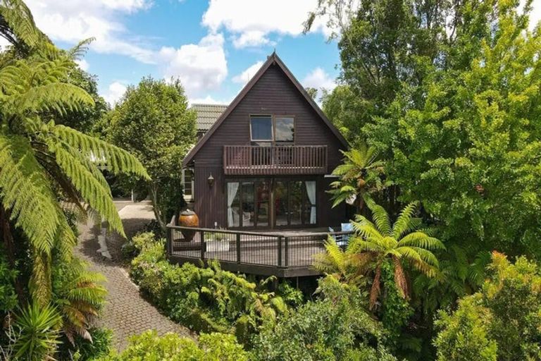 Photo of property in 3 Ridge Road, Lake Okareka, Rotorua, 3076