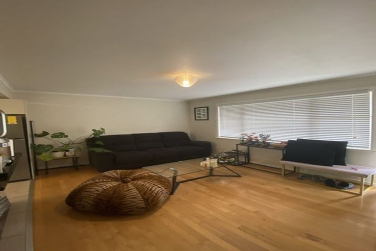 Photo of property in 2/15 East Coast Road, Milford, Auckland, 0620