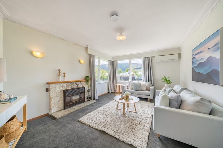 Photo of property in 16 Ruru Crescent, Heretaunga, Upper Hutt, 5018