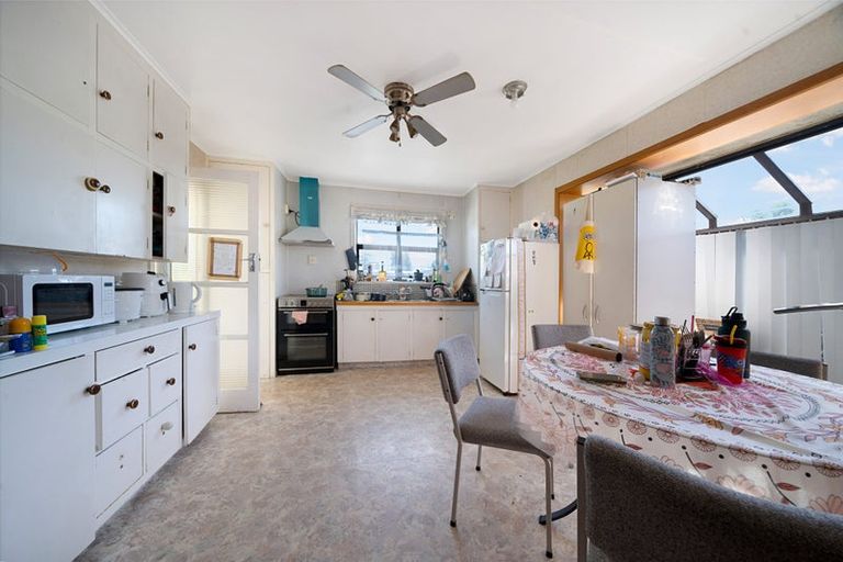 Photo of property in 45 Sturges Road, Henderson, Auckland, 0612