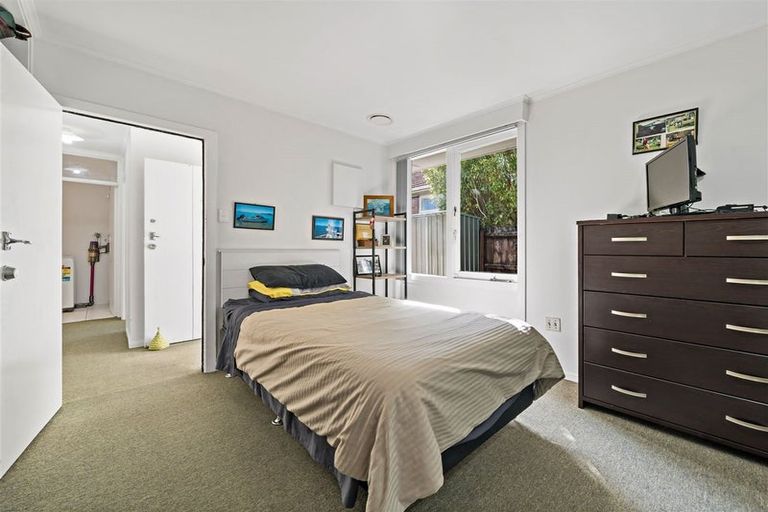 Photo of property in 2/7 Alwyn Avenue, Te Atatu South, Auckland, 0610