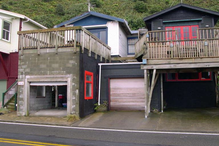 Photo of property in 404 Queens Drive, Lyall Bay, Wellington, 6022