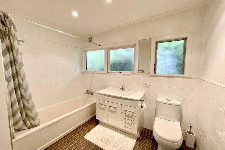 Photo of property in 2/17 Spencer Terrace, Hauraki, Auckland, 0622