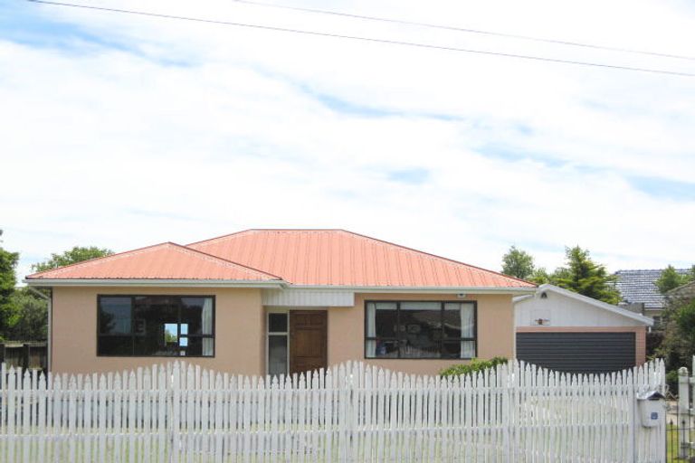 Photo of property in 32 Cuffs Road, Wainoni, Christchurch, 8061