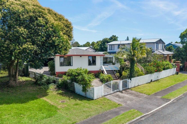 Photo of property in 15 Marinich Drive, Ranui, Auckland, 0612