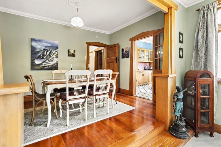 Photo of property in 166 Wadestown Road, Wadestown, Wellington, 6012