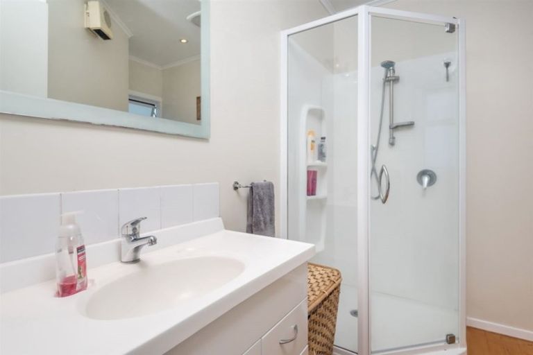 Photo of property in 33 Mayfair Crescent, Mairangi Bay, Auckland, 0630