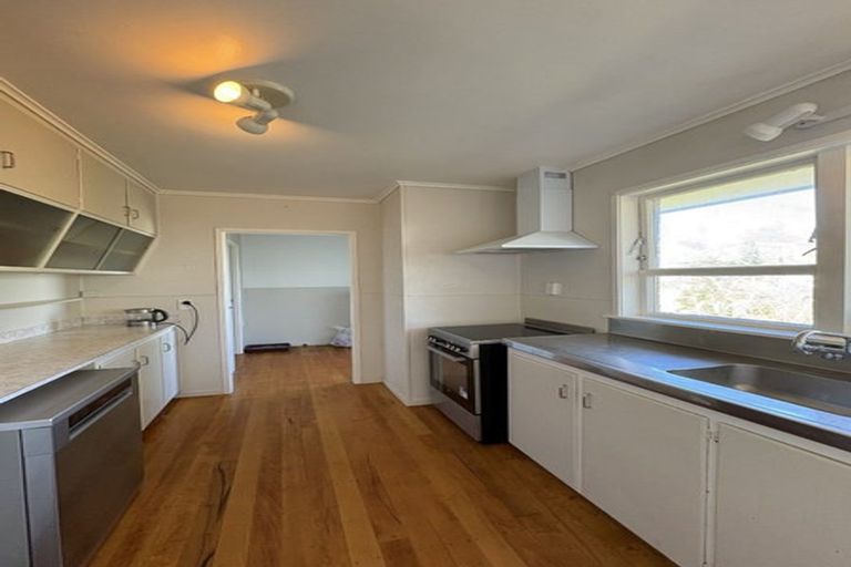 Photo of property in 2/18 Nikau Street, New Lynn, Auckland, 0600