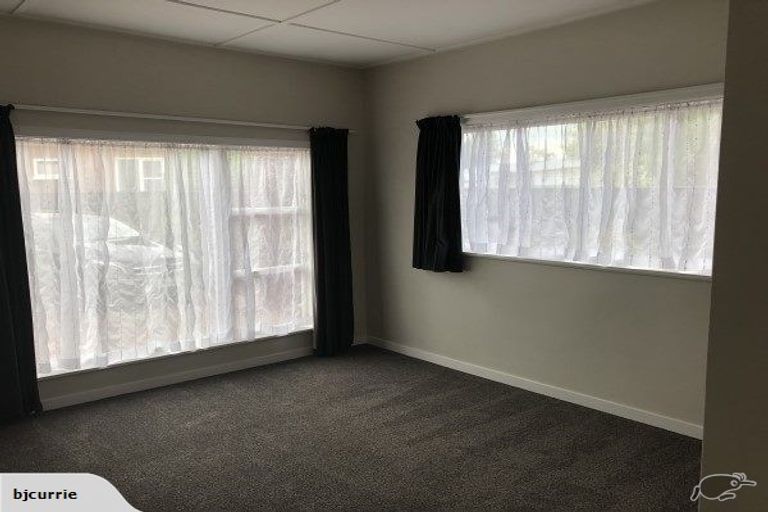 Photo of property in 12 Lifford Place, Awapuni, Palmerston North, 4412