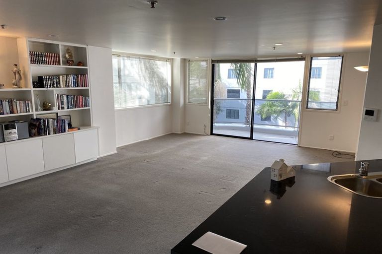 Photo of property in 2a/171 Hurstmere Road, Takapuna, Auckland, 0622