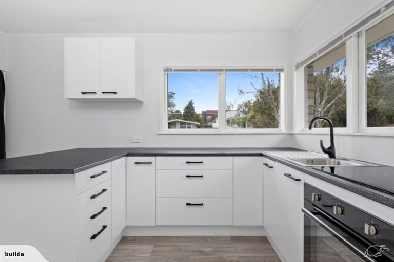 Photo of property in 1/12 Kathleen Street, Totara Vale, Auckland, 0627