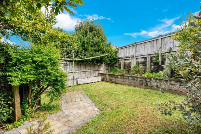 Photo of property in 35a Picasso Drive, West Harbour, Auckland, 0618