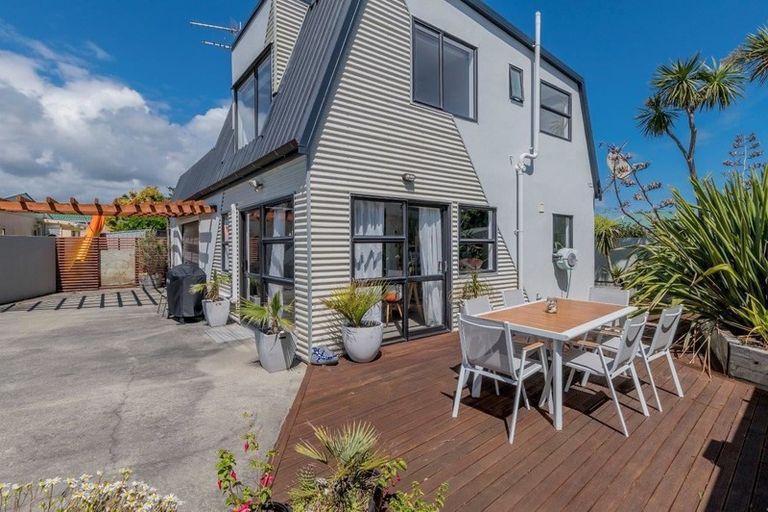 Photo of property in 6b Whitmore Grove, Waikanae Beach, Waikanae, 5036
