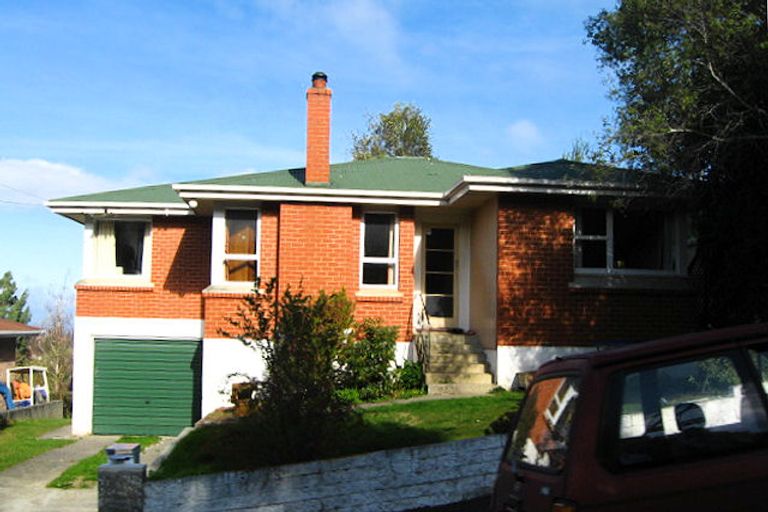 Photo of property in 9 Larkins Street, Helensburgh, Dunedin, 9010