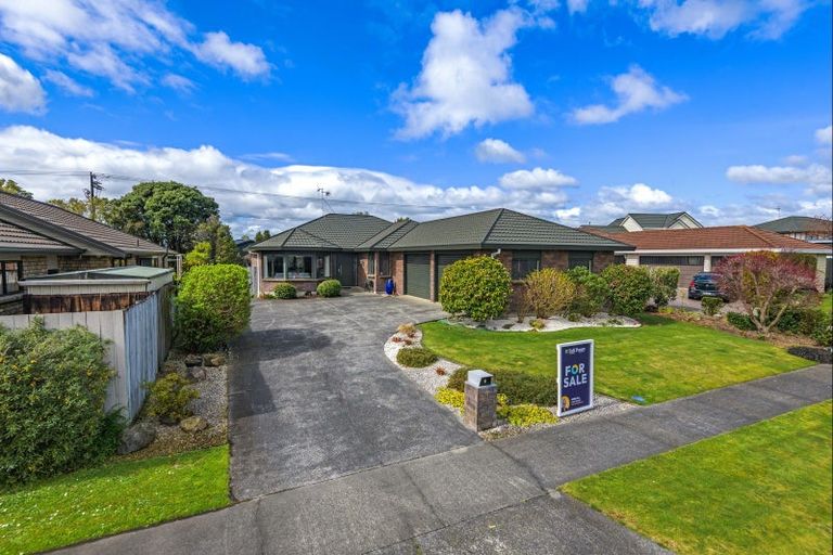 Photo of property in 9 Rosebank Avenue, Kelvin Grove, Palmerston North, 4414