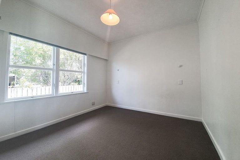 Photo of property in 57 Forrest Hill Road, Milford, Auckland, 0620