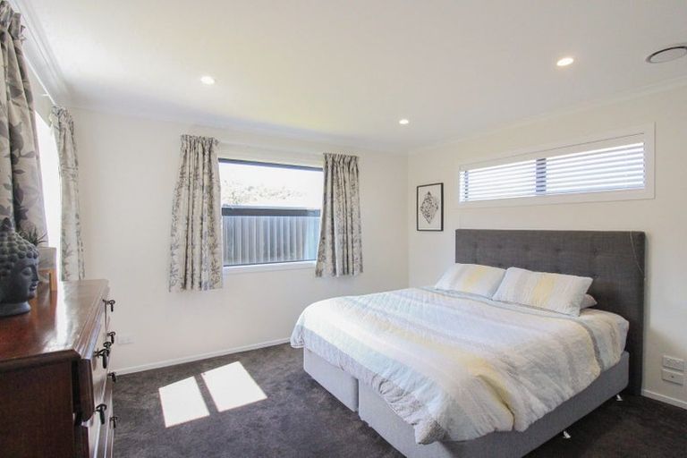 Photo of property in 17 Buddle Road, Wallaceville, Upper Hutt, 5018