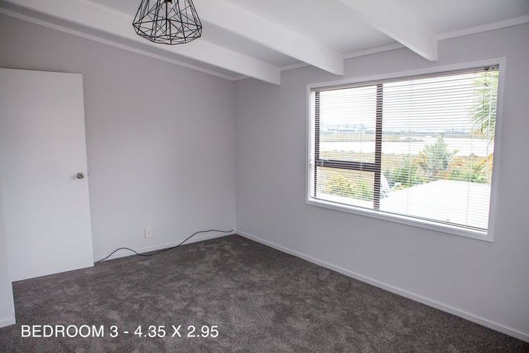 Photo of property in 2/40 Saxon Street, Waterview, Auckland, 1026
