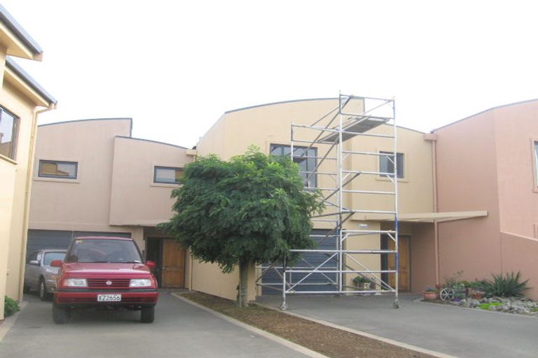 Photo of property in 26 Marina View, Paremata, Porirua, 5026