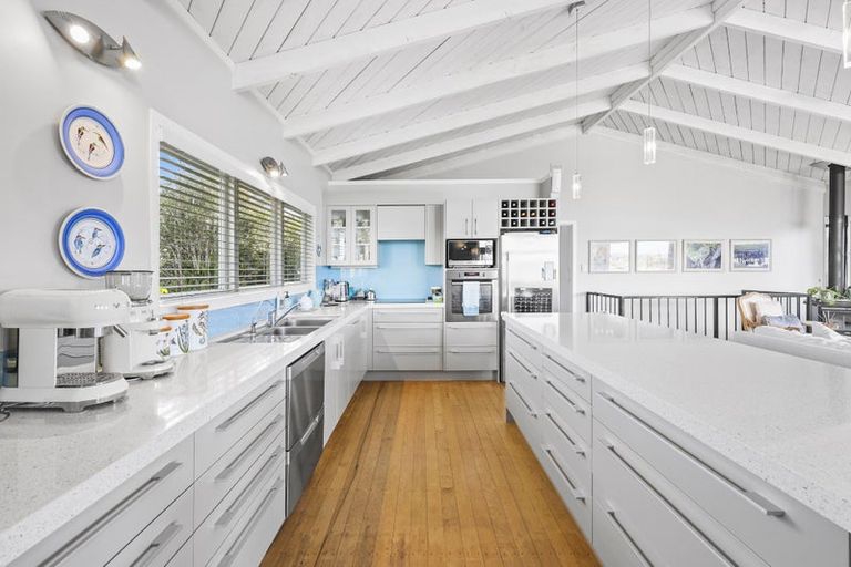Photo of property in 13 Colmar Road, Mellons Bay, Auckland, 2014