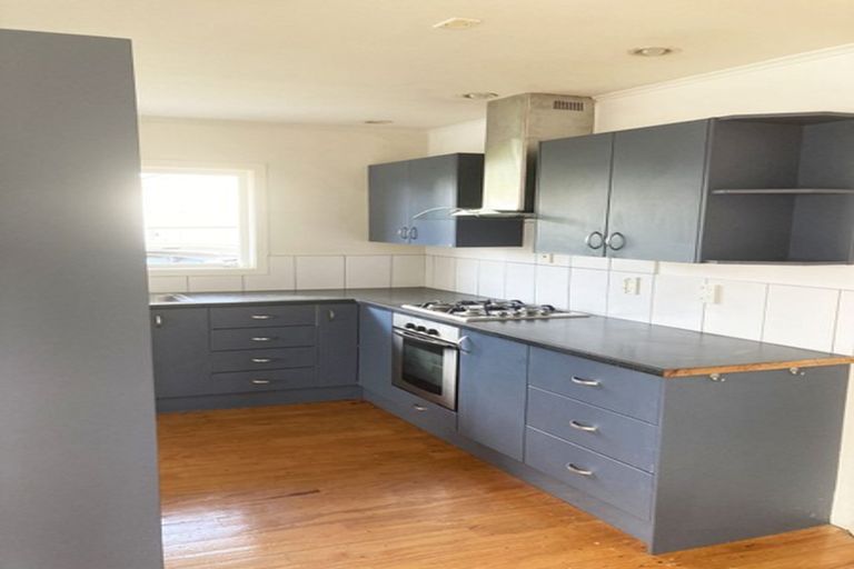 Photo of property in 2/18 Ocean View Road, Northcote, Auckland, 0627