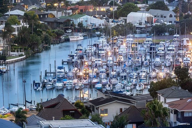 Photo of property in 25 Seaview Road, Castor Bay, Auckland, 0620