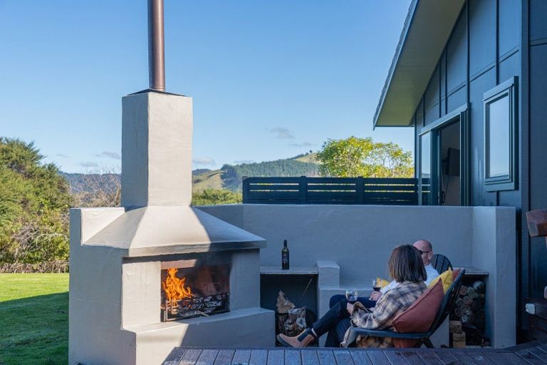 Photo of property in 16 Tarapatiki Drive, Whitianga, 3510