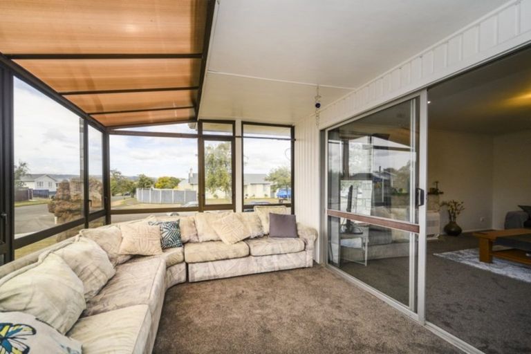 Photo of property in 10 Wairau Place, Kelvin Grove, Palmerston North, 4414