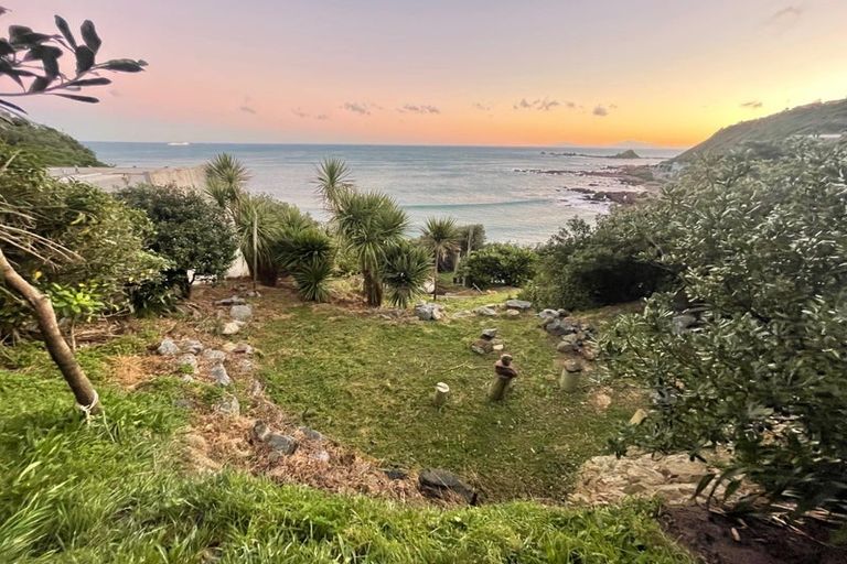 Photo of property in 235 Houghton Bay Road, Houghton Bay, Wellington, 6023