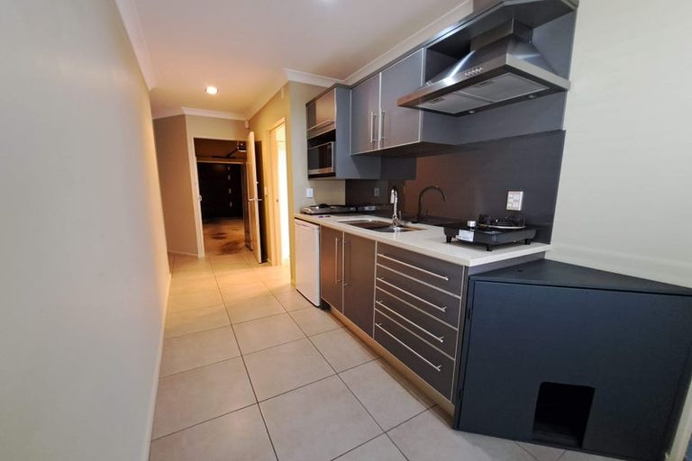 Photo of property in 36 Gibbston Crescent, Flat Bush, Auckland, 2016