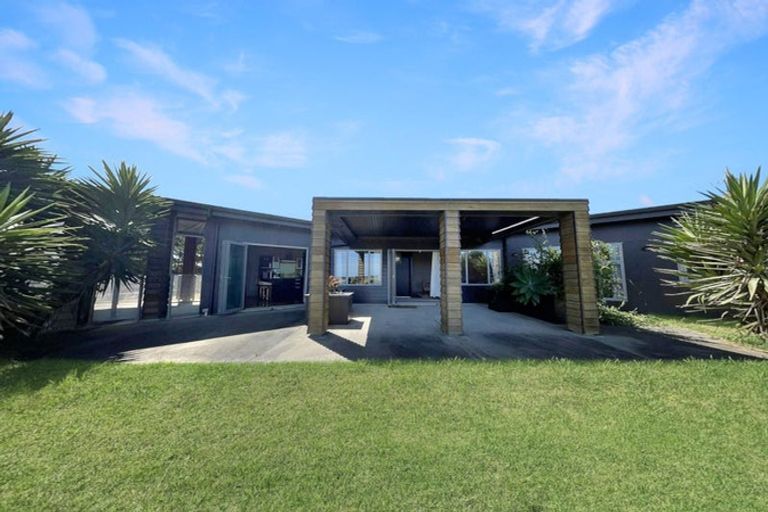 Photo of property in 191 Harakeke Road, Te Horo, Otaki, 5581