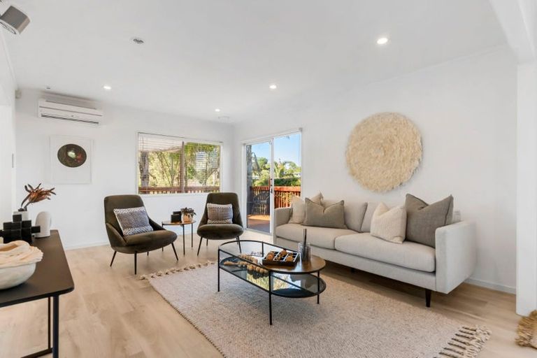 Photo of property in 3 Sispara Place, Beach Haven, Auckland, 0626