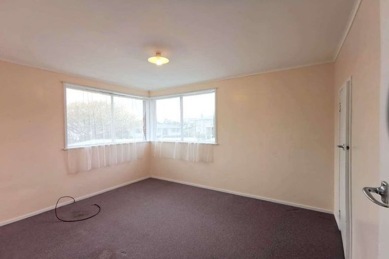 Photo of property in 1 Trojan Crescent, New Lynn, Auckland, 0600