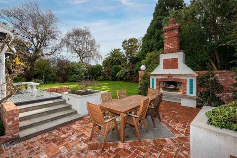 Photo of property in Chilcombe Homestead, 4 Medbury Terrace, Fendalton, Christchurch, 8041