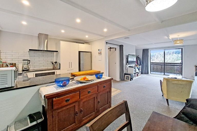 Photo of property in 14 Montgomery Avenue, Karori, Wellington, 6012