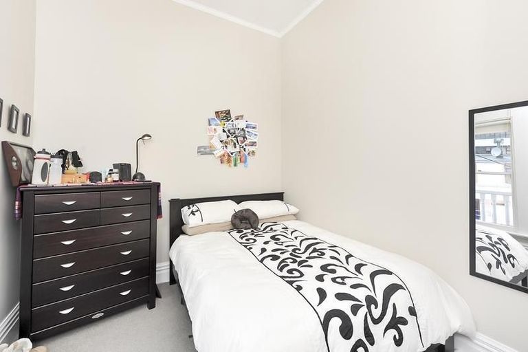 Photo of property in 1/17 Clifton Terrace, Kelburn, Wellington, 6012