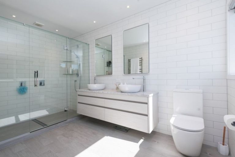 Photo of property in 208 Mellons Bay Road, Mellons Bay, Auckland, 2014