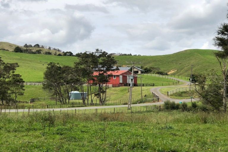 Photo of property in 150 Dimmock Road, Waitakaruru, Ngatea, 2471