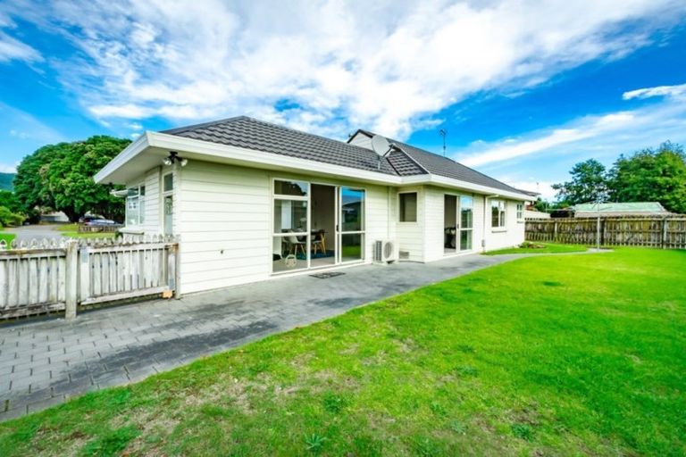 Photo of property in 4b Ngahina Street, Paraparaumu, 5032