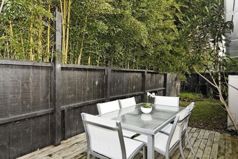 Photo of property in 17 Sheridan Drive, New Lynn, Auckland, 0600