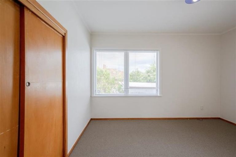 Photo of property in 28 Larnoch Road, Henderson, Auckland, 0610