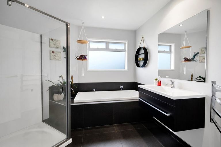 Photo of property in 590c Frankley Road, Hurworth, New Plymouth, 4371