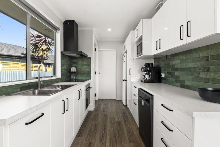 Photo of property in 4 Otatara Road, Taradale, Napier, 4112