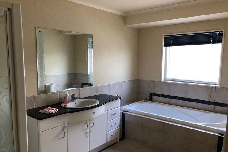 Photo of property in 134 Gracechurch Drive, Flat Bush, Auckland, 2016