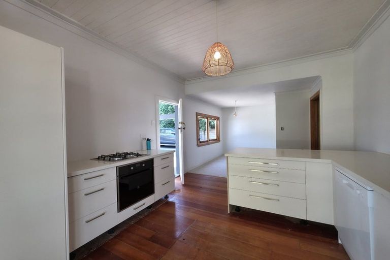 Photo of property in 2 Harvey Road, Bluff Hill, Napier, 4110