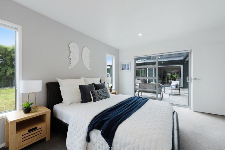 Photo of property in 51 Waikawa Beach Road, Manakau, Levin, 5573