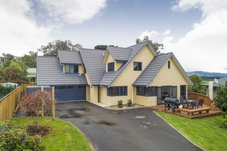 Photo of property in 7 La Lena Grove, Fitzherbert, Palmerston North, 4410